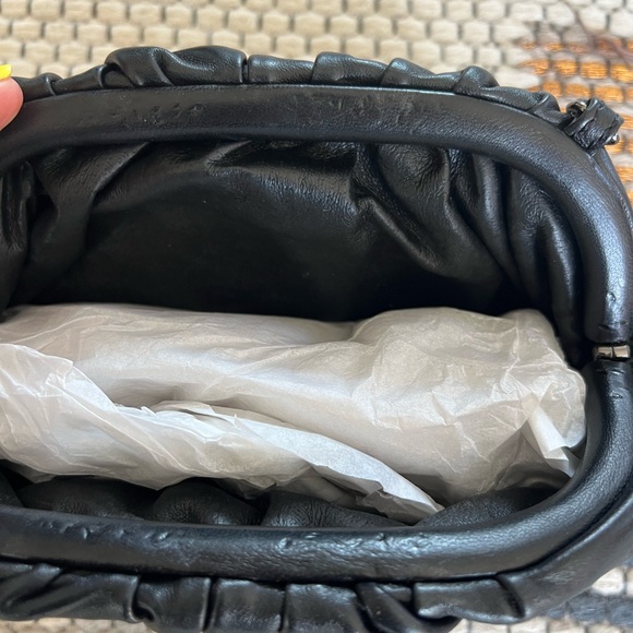 Guess clutch with chain strap NWOT - Picture 3 of 3